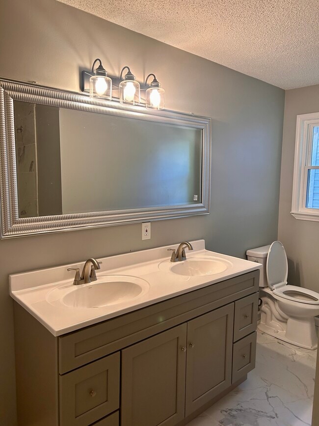 Foto del edificio - 553 Glenwood Dr