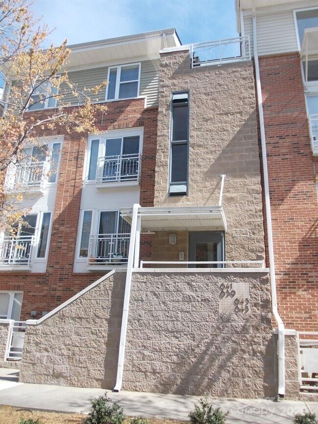 Building Photo - 641 Raphael Place