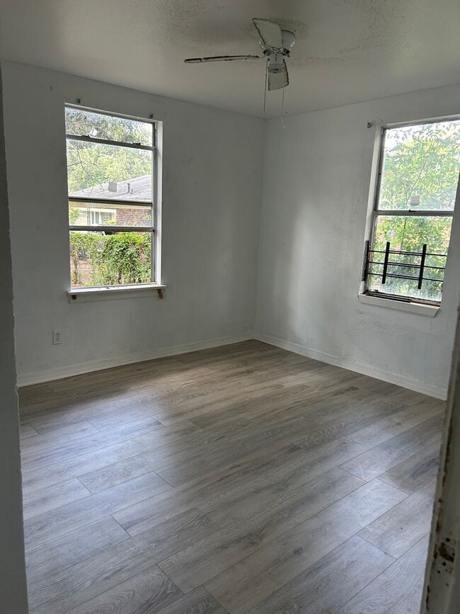 Building Photo - 235 E 74th St