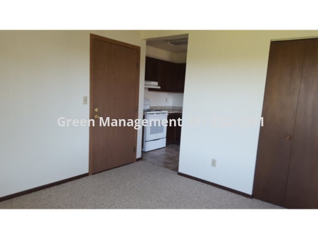 Building Photo - 2 Bedroom in 4 Plex