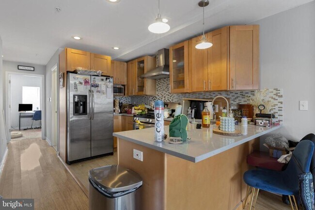 Foto del edificio - 530 E Girard Ave