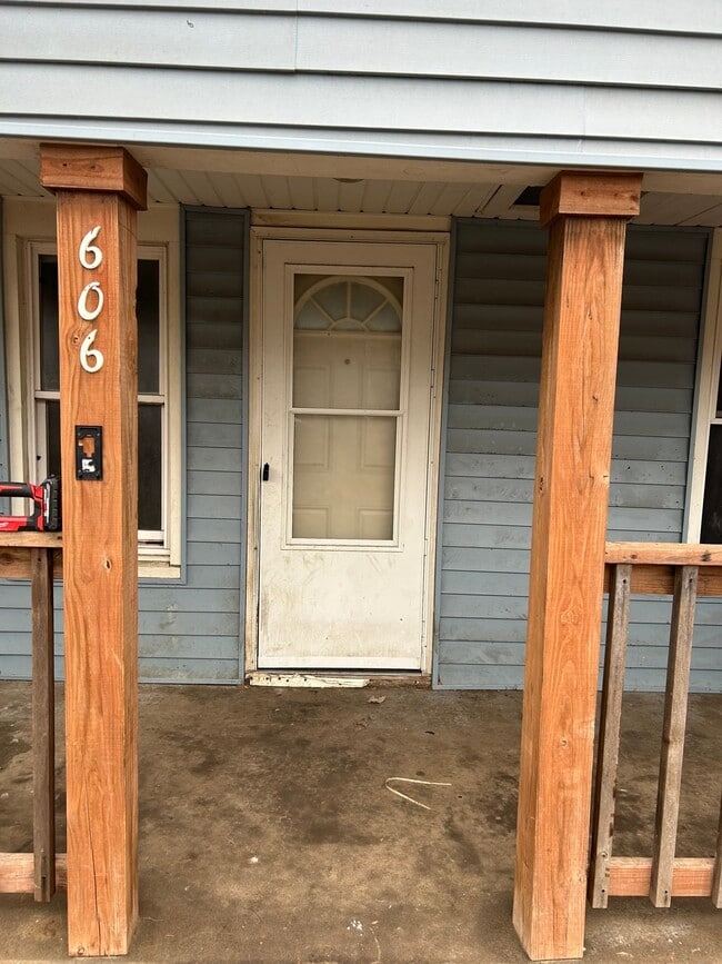 Photo - 606 Anderson St House