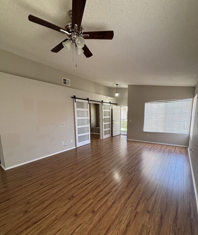 Foto del edificio - 2516 Starbrite Ave