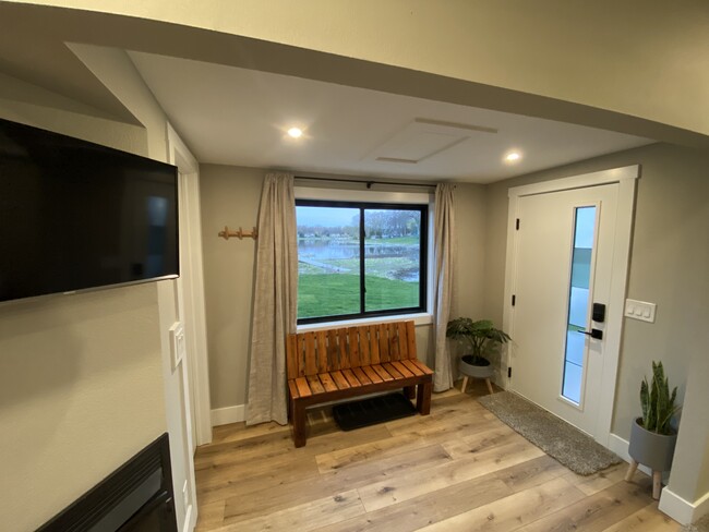 Foto del edificio - 15686 Comstock St