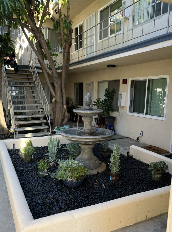 Foto principal - 4635 N Bellflower Blvd