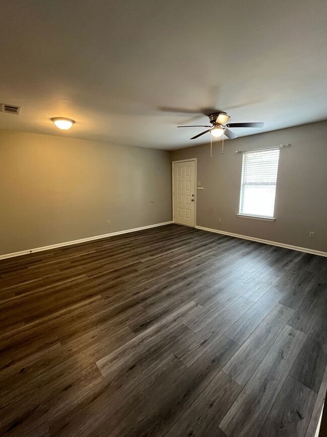 Building Photo - 218 Bellevue Cir