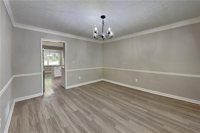 Foto del edificio - 9880 Lake Forest Way