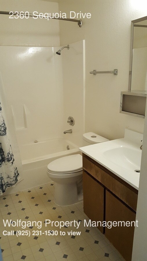 Building Photo - 2360 Sequoia Dr