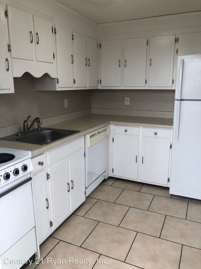Building Photo - 7220 Poinciana Dr