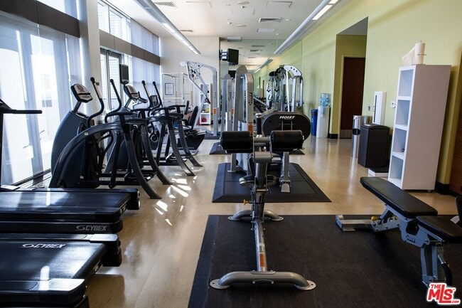 Foto del edificio - 1155 S Grand Ave