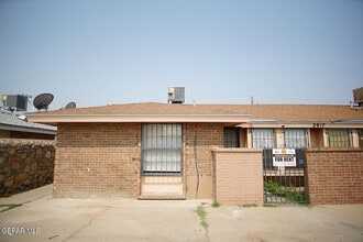 Building Photo - 2917 E Glen Dr