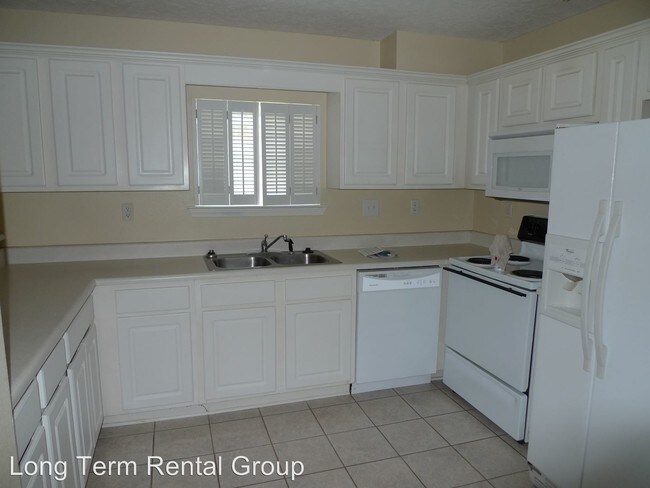 Building Photo - 3 br, 3 bath House - 4607 Pine Blvd.