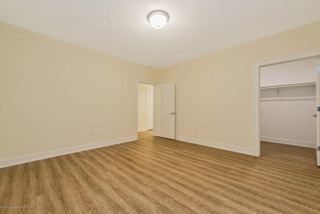 Building Photo - 313 Bond St