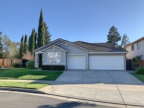 Building Photo - 1714 River Oaks Cir