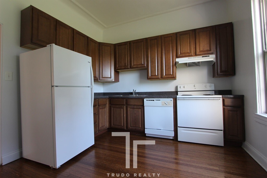 Primary Photo - 3915 N Sheridan Rd