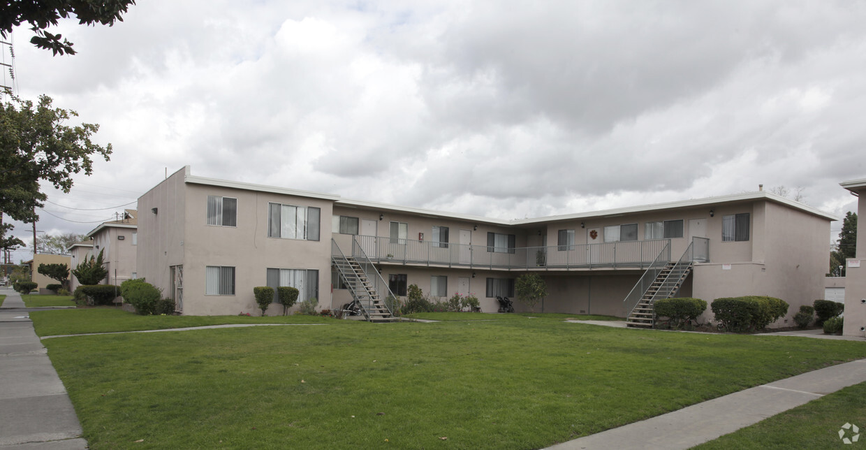 Building Photo - Fullerton Pointe Apartments