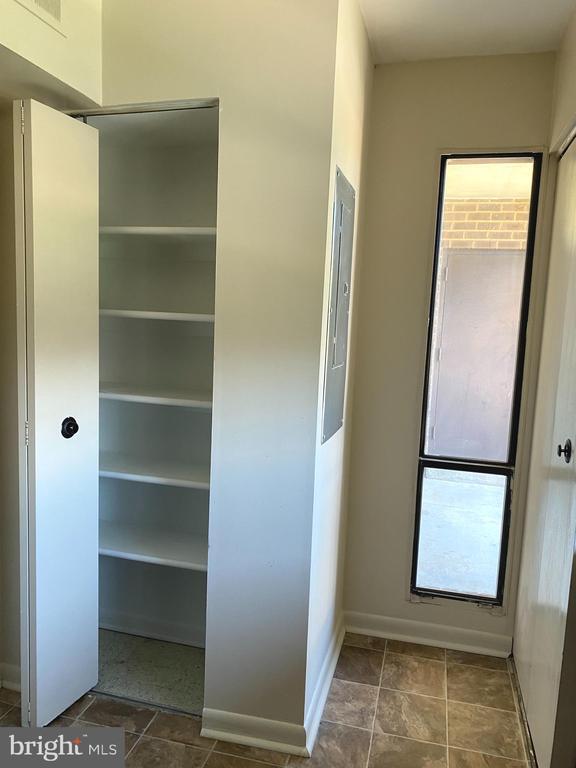 Foto del edificio - 15702 Dorset Rd