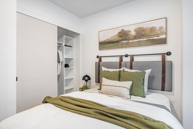 Building Photo - 360 Laurier