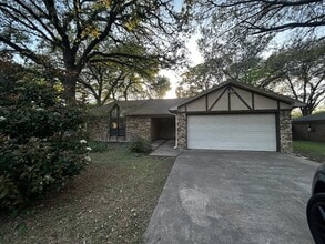 Building Photo - 2716 Sibley Dr