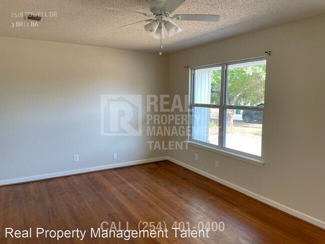 Foto del edificio - 3 br, 1 bath House - 2528 Powell Dr
