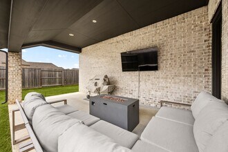 Building Photo - 2122 Germander Ln