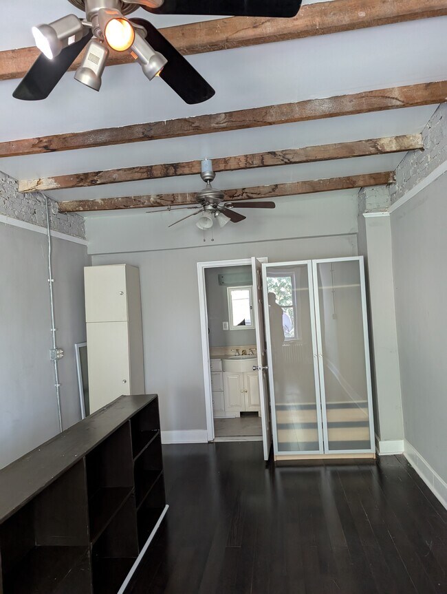 Foto del edificio - 3415 Pleasant Pl