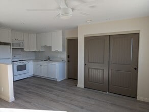 Building Photo - 526 D St