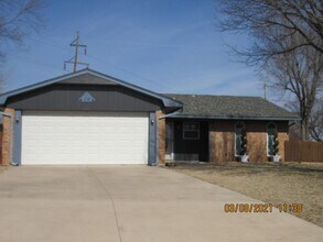 Building Photo - 12 NE Cimarron Trail