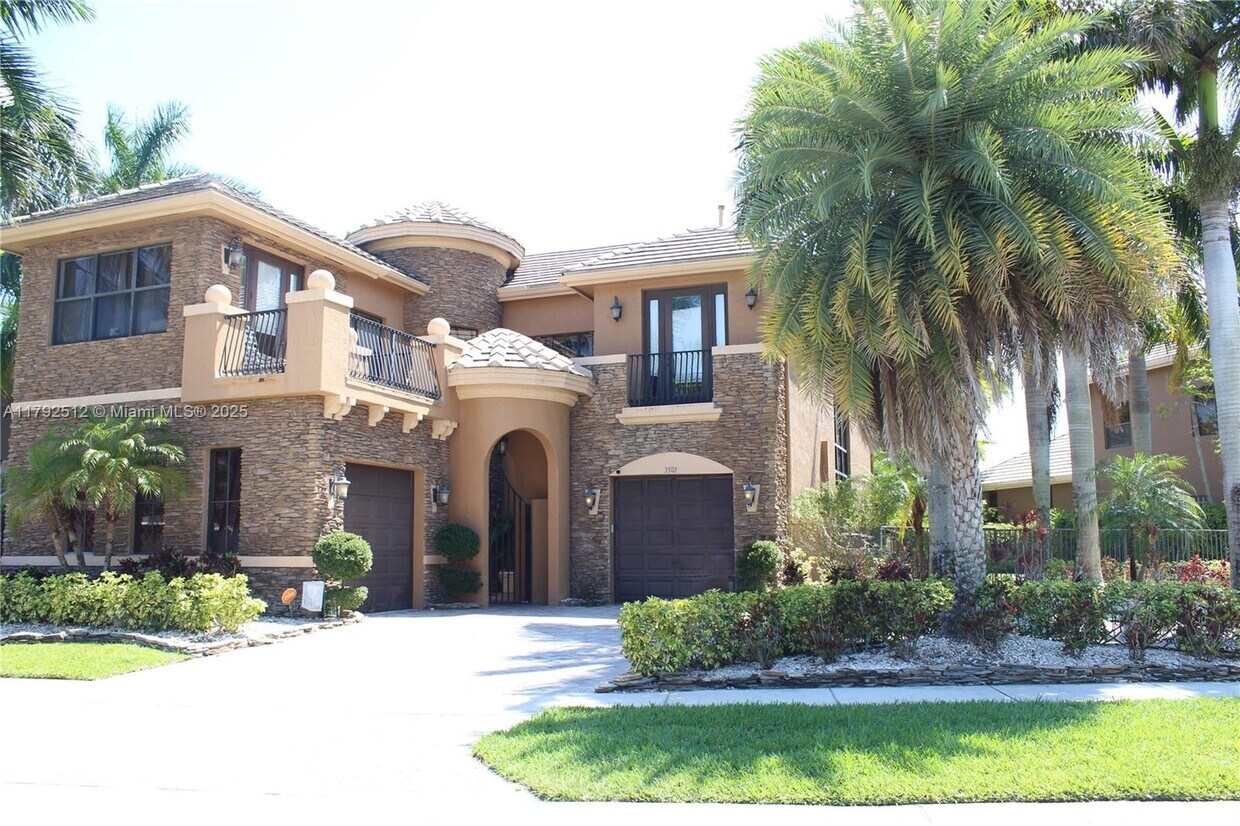 Foto principal - 3501 Collonade Dr