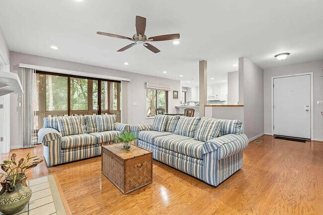 Building Photo - 2780 Hidden Oak Dr