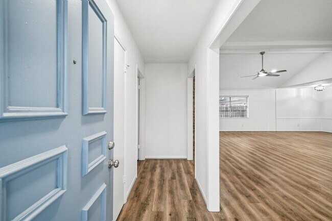 Foto del edificio - 12931 Westella Dr