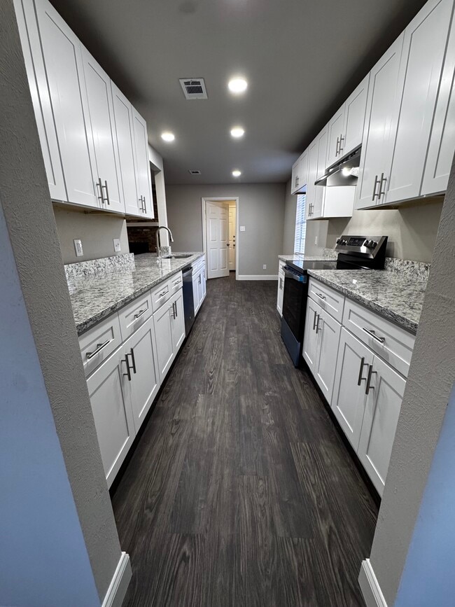 Foto del edificio - 1311 Alpine Dr