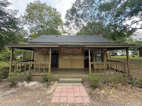 Building Photo - 93 Benson St