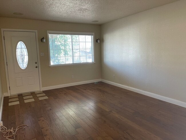 Building Photo - Clean 3 Bedroom 1 Bath 1050 sqft., Carmich...