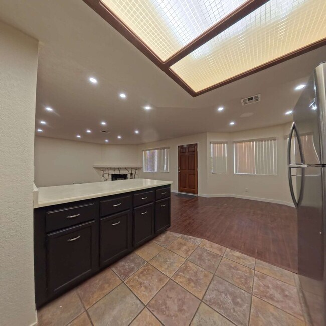 Foto del edificio - Beautiful 2 Bedroom 2 Bathroom Condo at The Lakes!