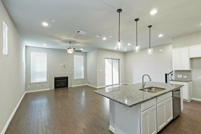 Foto del edificio - Newer townhome for lease in PLANO ISD.