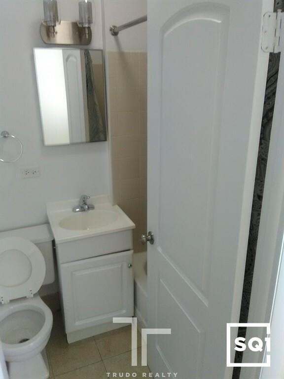 Foto del edificio - 1 bedroom in Chicago IL 60657