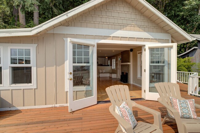 Building Photo - 562 W Lake Sammamish Pkwy SE