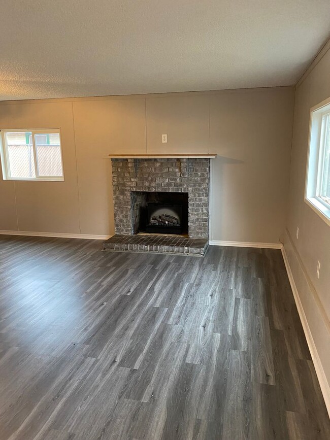 Building Photo - Newly Remodeled 3 bedroom 1 bath house