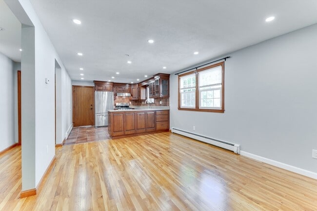 Building Photo - 182 Safford St
