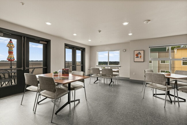 Sky Lounge - Destinations Lynnwood 61+ Active Adult Apartment Homes