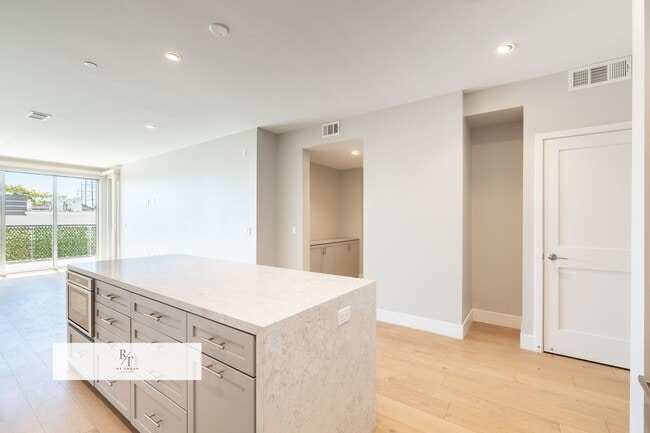 Building Photo - Quiet, Modern 2-Bed Home with Private Pati...