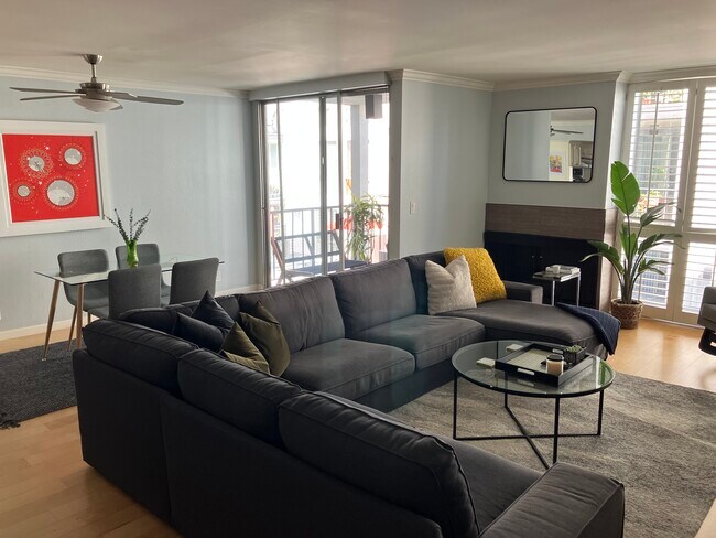 Foto del edificio - 1351 N Crescent Heights Blvd