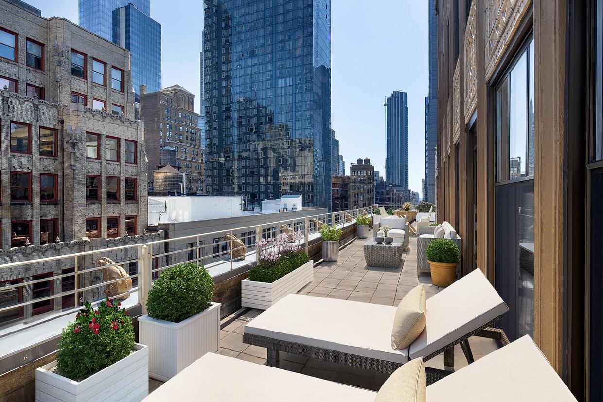 Primary Photo - 130 W 30th St