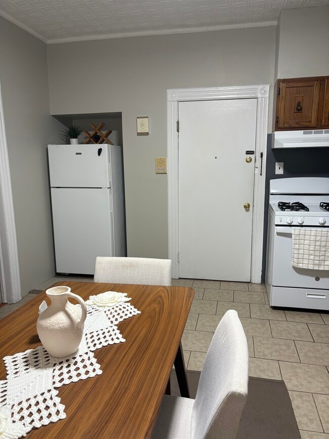 Building Photo - 121-123-123 W 25th St