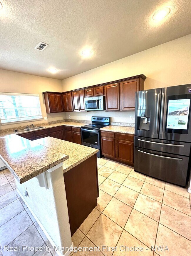 Foto del edificio - 4 br, 2.5 bath House - 901 SW Green World St.
