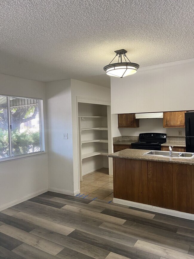 Foto del edificio - 2 Bdrm, 1 Bath Condo in Sacramento