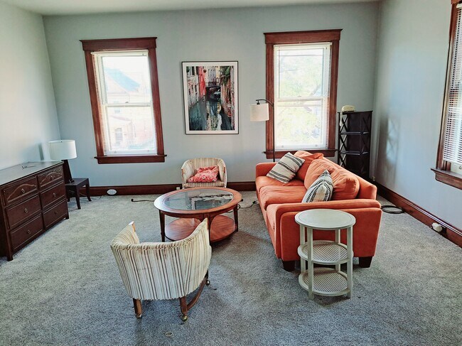 lr - 2254 Monroe Ave