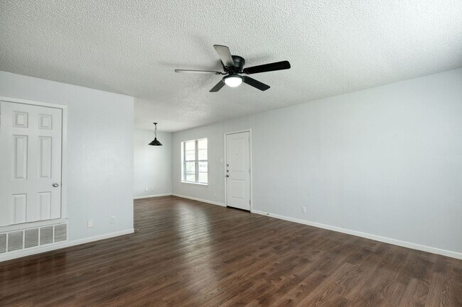 Foto del edificio - 2900 Mesquite Ln