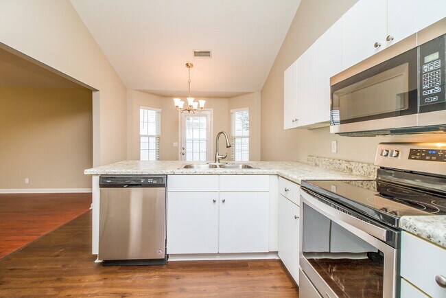 Building Photo - 1443 Rochester Dr